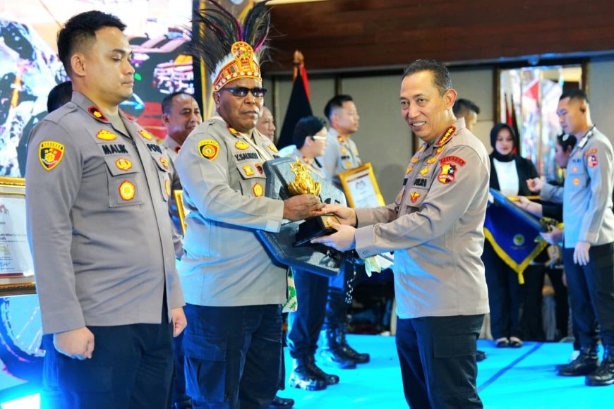 *Kapolri: Kompolnas Awards Motivasi Polri Berikan Pelayanan Terbaik*