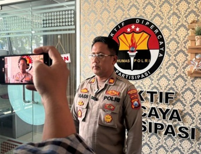 Polrestabes Surabaya Ungkap Komplotan Penukar Kartu ATM Lintas Daerah, Amankan 9 Tersangka